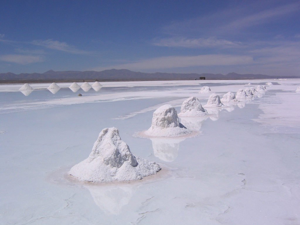 salar de uyuni salt pyramid