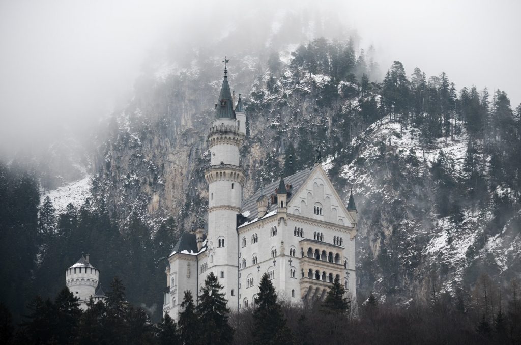 neuschwanstein castle winter