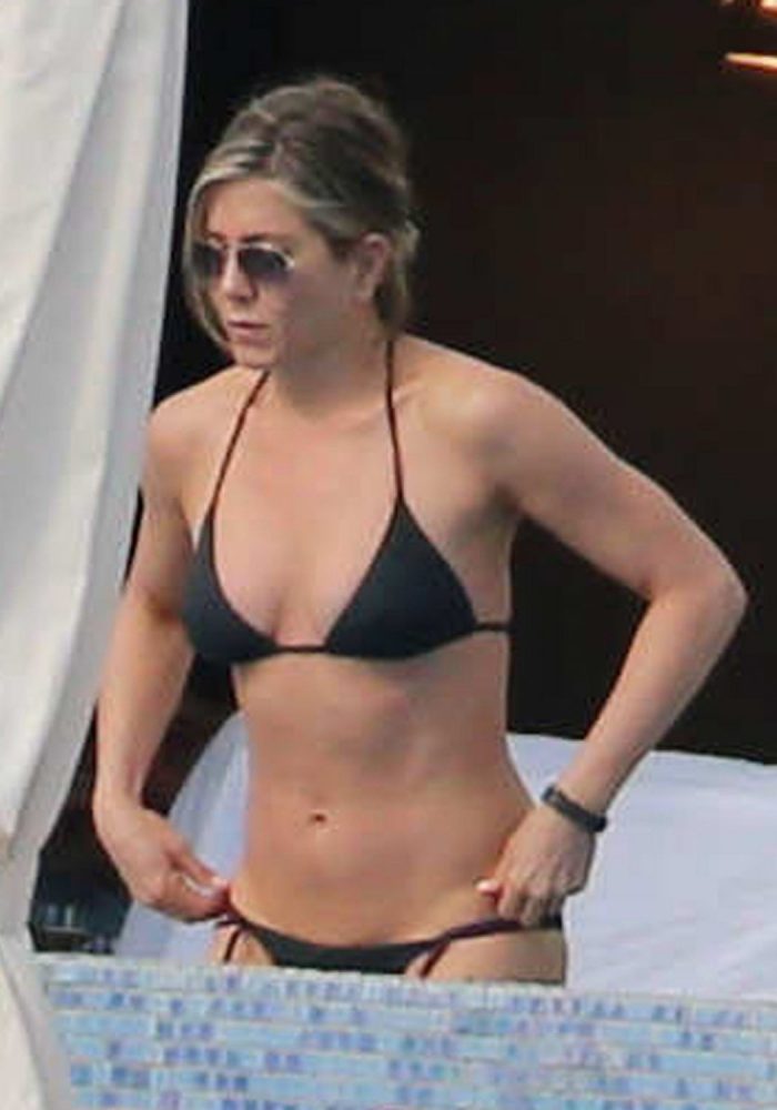Jennifer Aniston In Bikini Pics