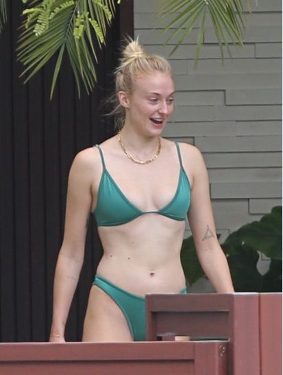 Sophie Turner Hot Pics