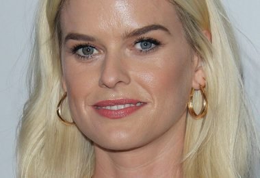 Alice Eve Hot Pictures Will Make You Crazy