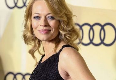 Jeri Ryan Hot And Sexy Pictures All Time