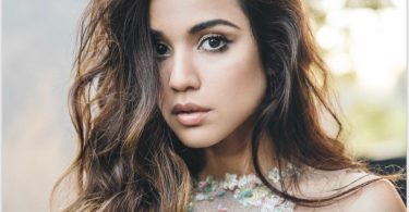 Summer Bishil Hot Pictures Will Make You Fan Of Her
